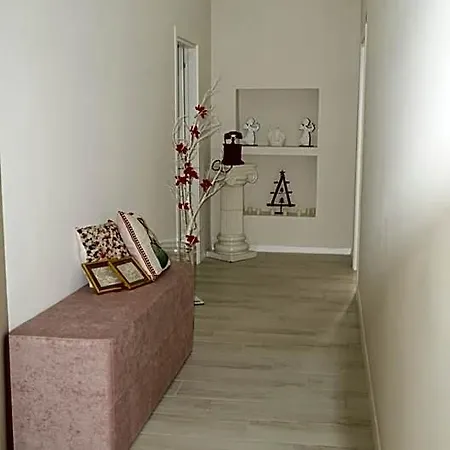 فندق مبيت وإفطار Donna Vicenza نابولي
