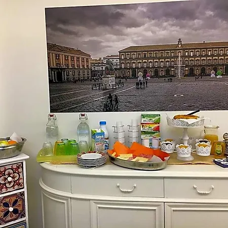 فندق مبيت وإفطار Donna Vicenza نابولي