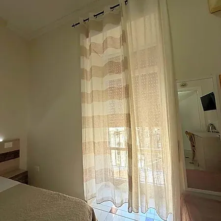 فندق مبيت وإفطار Donna Vicenza 4*