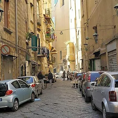 فندق مبيت وإفطار Donna Vicenza نابولي