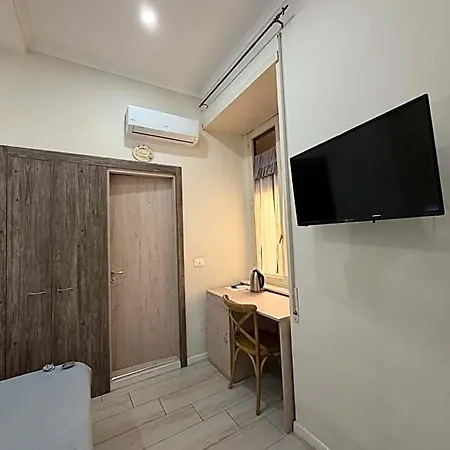 فندق مبيت وإفطار Donna Vicenza نابولي