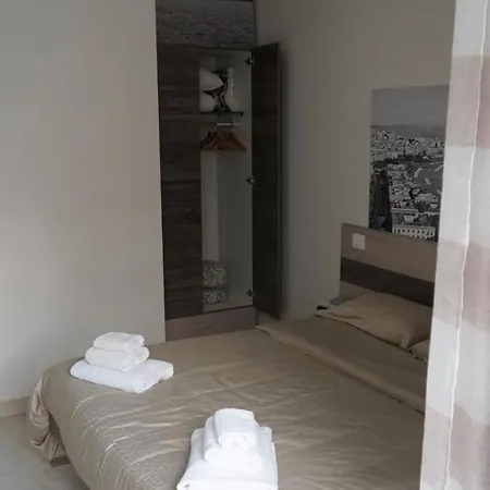 ベッド・アンド・ブレックファスト Donna Vicenza ナポリ