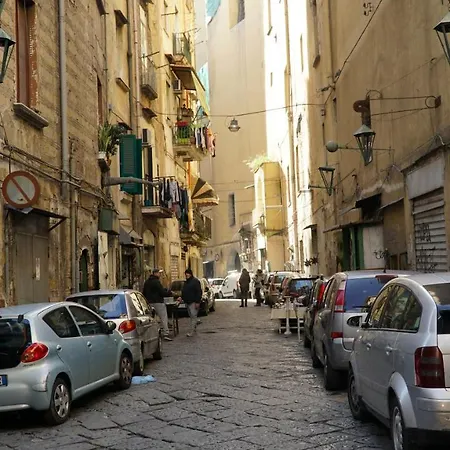 לינה וארוחת בוקר Donna Vicenza נאפולי